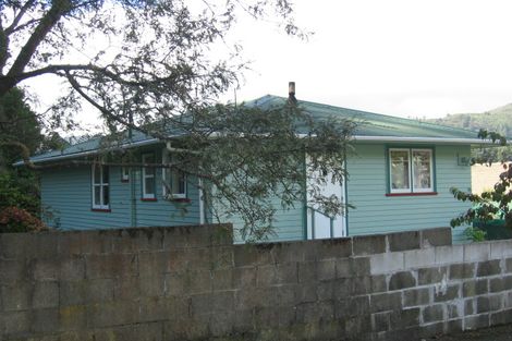 Photo of property in 33 Shackleton Grove, Stokes Valley, Lower Hutt, 5019