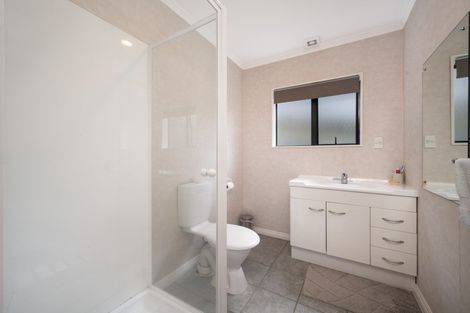 Photo of property in 19b Eske Place, Highland Park, Auckland, 2010