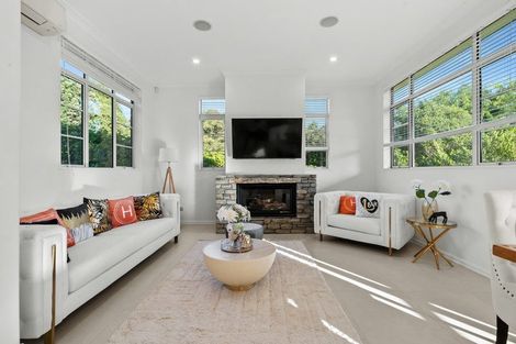 Photo of property in 16 Michael Bosher Way, Flat Bush, Auckland, 2019