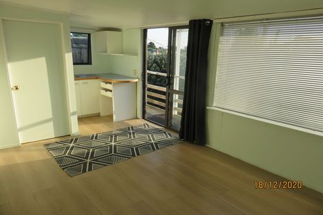 Photo of property in 2/328 East Coast Road, Sunnynook, Auckland, 0632