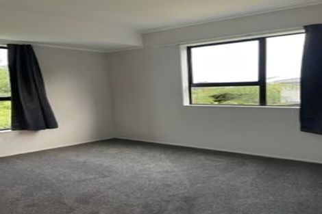 Photo of property in 26a Cheltenham Terrace, Newlands, Wellington, 6037