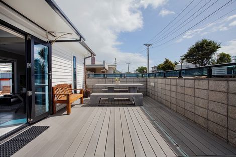 Photo of property in 48 Pitau Road, Mount Maunganui, 3116