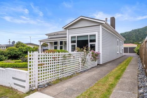 Photo of property in 24 York Street, Picton, 7220