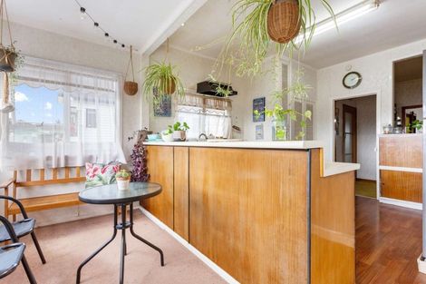 Photo of property in 34 Glenfern Road, Mellons Bay, Auckland, 2014