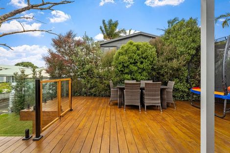 Photo of property in 6a D'oyly Drive, Stanmore Bay, Whangaparaoa, 0932