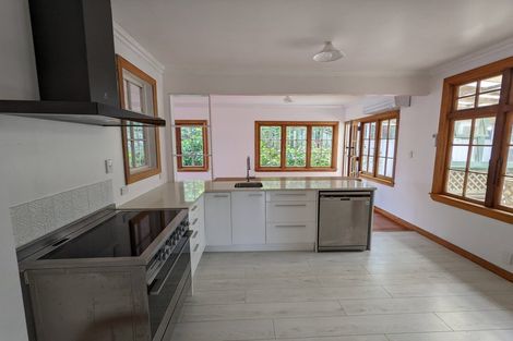 Photo of property in 5 Golf Road, Paraparaumu Beach, Paraparaumu, 5032