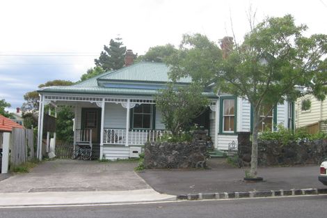 Photo of property in 32 Hastings Parade, Devonport, Auckland, 0624
