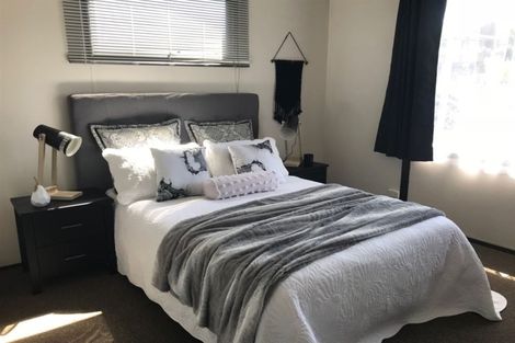 Photo of property in 1/4 Hanson Place, West Harbour, Auckland, 0618