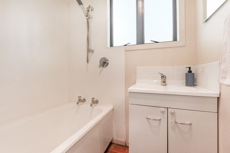 Photo of property in 1239 Cunningham Crescent, Mayfair, Hastings, 4122