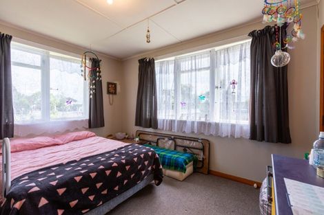 Photo of property in 1 Robertshawe Crescent, Dannevirke, 4930
