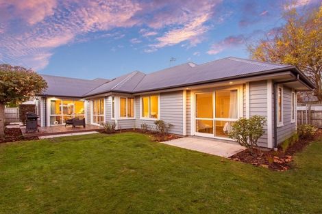 Photo of property in 17 Walnut Avenue, Strowan, Christchurch, 8052