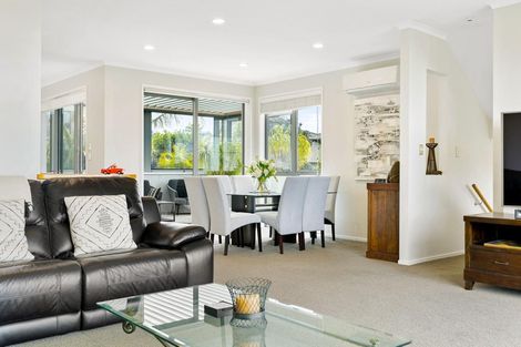 Photo of property in 32 Provence Esplanade, Te Atatu Peninsula, Auckland, 0610