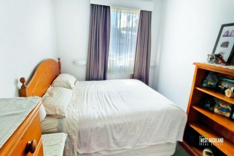 Photo of property in 24 Sherwood Avenue, Te Atatu South, Auckland, 0610