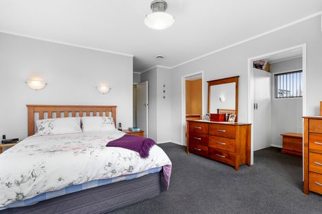 Photo of property in 108 Cliff View Drive, Green Bay, Auckland, 0604