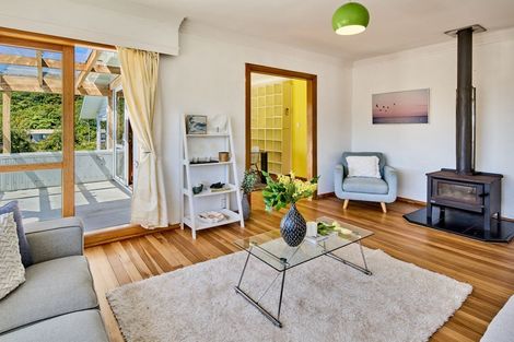 Photo of property in 10 Carleton Terrace, Tawa, Wellington, 5028