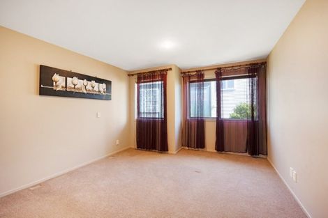 Photo of property in 52 Tamworth Crescent, Newlands, Wellington, 6037