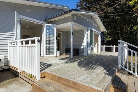 Photo of property in 107 Fulford Street, New Plymouth, 4310