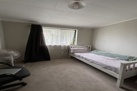 Photo of property in 2/4 Calvert Street, Papakura, 2110