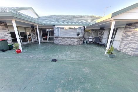 Photo of property in 17 Gardone Terrace, Conifer Grove, Takanini, 2112