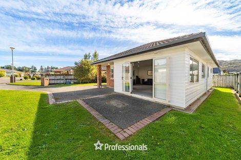 Photo of property in 17 Woodland Mews, Wainuiomata, Lower Hutt, 5014