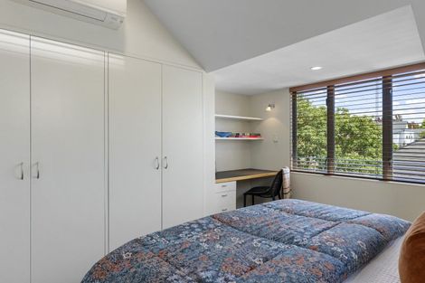 Photo of property in 37 Thornycroft Street, Fendalton, Christchurch, 8052