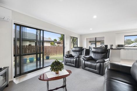 Photo of property in 102a Racecourse Road, Waiuku, 2123