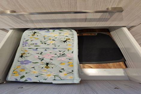 Photo of property in 10/23 Awaroa Road, Sunnyvale, Auckland, 0612