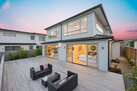 Photo of property in 8 Kina Place, Long Bay, Auckland, 0630