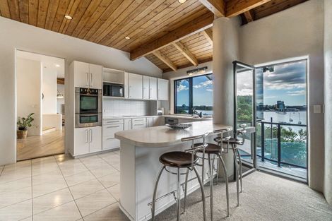 Photo of property in 105 Aeroview Drive, Beach Haven, Auckland, 0626