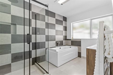 Photo of property in 1/2 Perendale Close, Somerville, Auckland, 2014