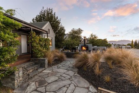 Photo of property in 33 Oregon Drive, Kelvin Heights, Queenstown, 9300