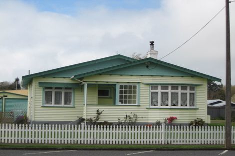 Photo of property in 16 Domett Street, Waitara, 4320