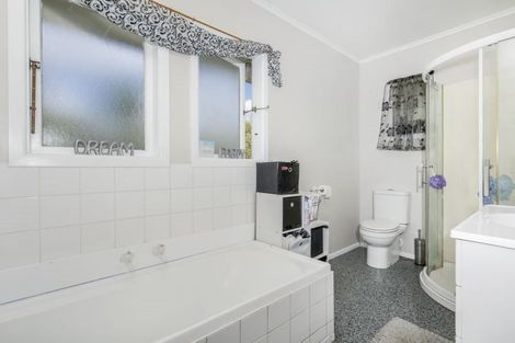 Photo of property in 1/88 Kervil Avenue, Te Atatu Peninsula, Auckland, 0610