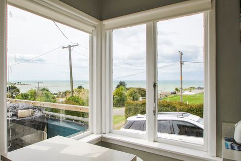 Photo of property in 16 Stirling Street, Kakanui, Oamaru, 9495