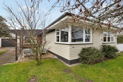 Photo of property in 4 Dover Road, St Andrews, Hamilton, 3200