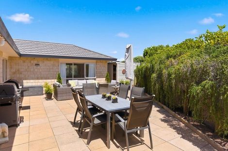 Photo of property in 10 Barrett Drive, Waikanae Beach, Waikanae, 5036