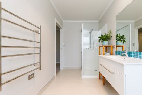 Photo of property in 11 Saint Heliers Grove, Fitzherbert, Palmerston North, 4410