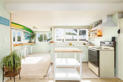 Photo of property in 10 Cross Street, Waikuku Beach, 7473