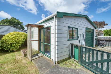 Photo of property in 2 Bevan Place, Cloverlea, Palmerston North, 4412