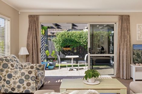 Photo of property in 16 Bridgewater Way, Pyes Pa, Tauranga, 3112