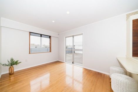 Photo of property in 4 Sutherland Crescent, Westbrook, Palmerston North, 4412