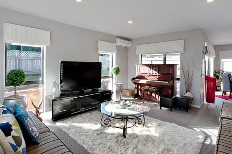 Photo of property in 1 Routeburn Avenue, Aotea, Porirua, 5024