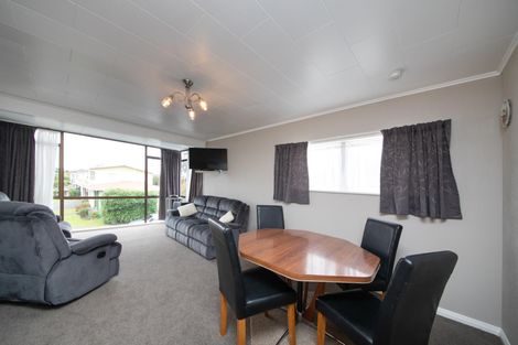 Photo of property in 8 Bradford Place, Awapuni, Palmerston North, 4412