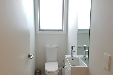 Photo of property in 36 Sohlue Place, Oteha, Auckland, 0632