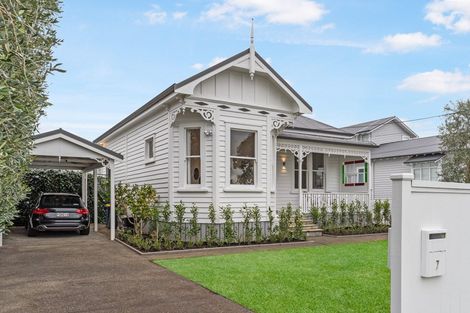Photo of property in 7 Fairfax Avenue, Northcote, Auckland, 0627