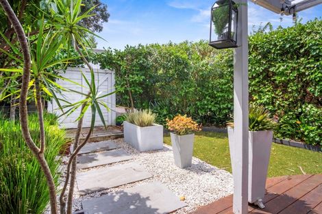 Photo of property in 1/25a Beach Road, Te Atatu Peninsula, Auckland, 0610