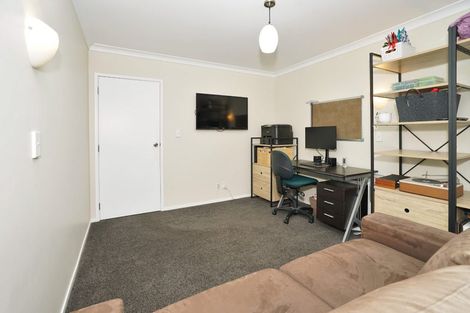 Photo of property in 2 Dover Road, St Andrews, Hamilton, 3200