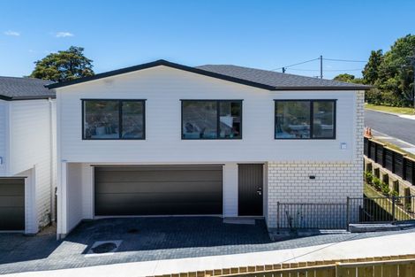 Photo of property in 21a Barron Drive, Green Bay, Auckland, 0604