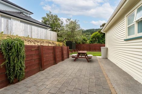 Photo of property in 37 Hampton Hill Road, Tawa, Wellington, 5028