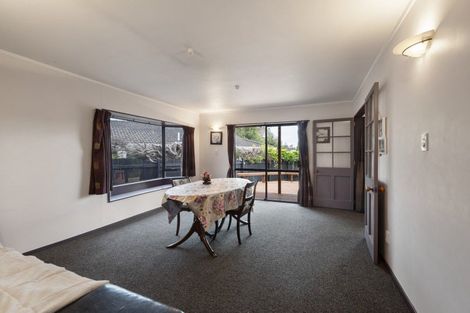 Photo of property in 20 Springdale Grove, Fitzherbert, Palmerston North, 4410